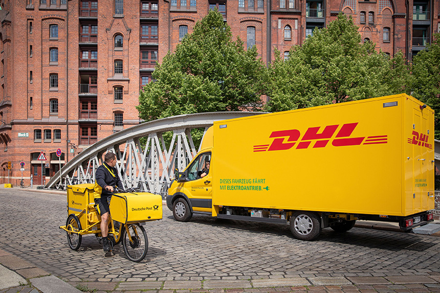 DHL Fahrzeug und DHL Fahrrad